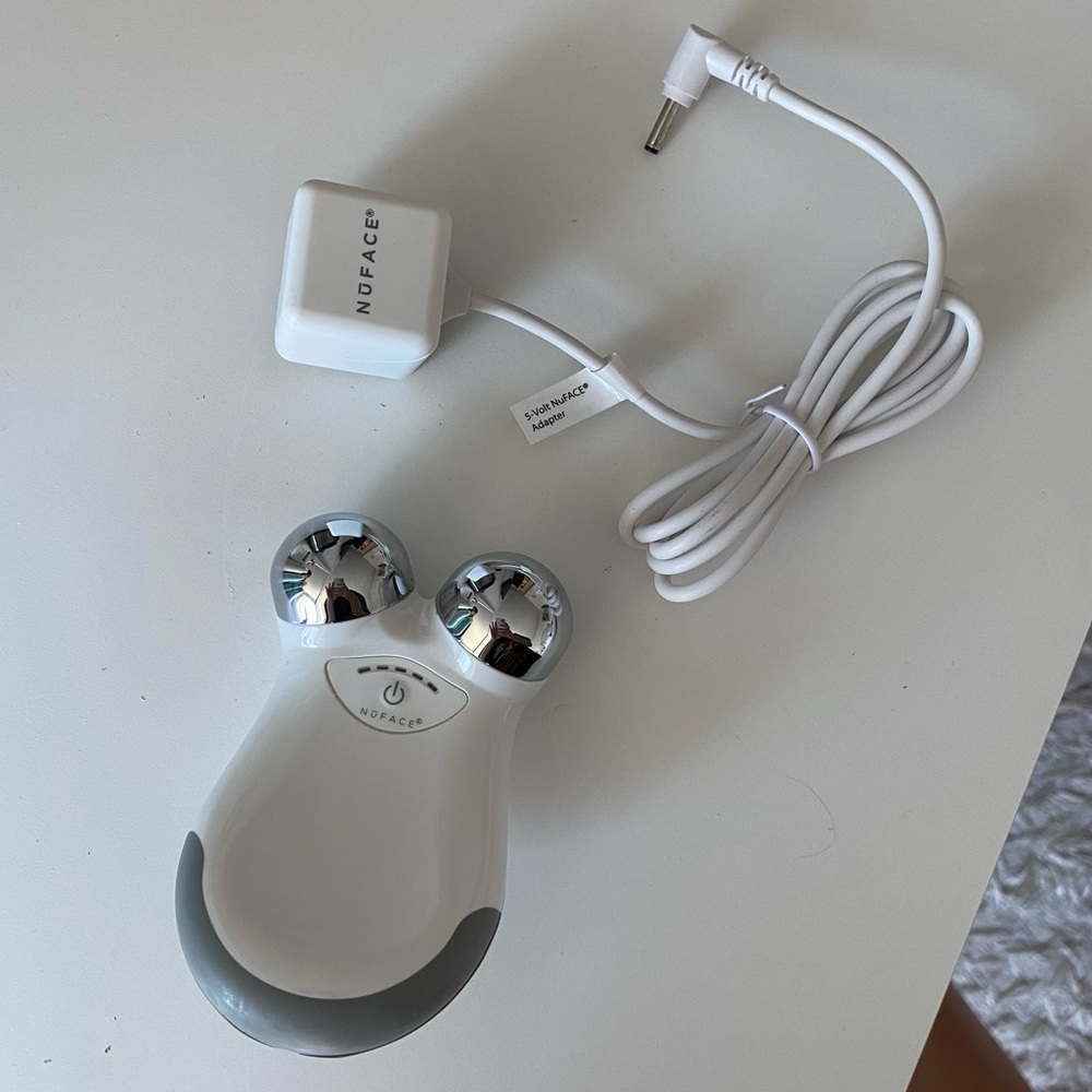 NuFace mini toning device + charger